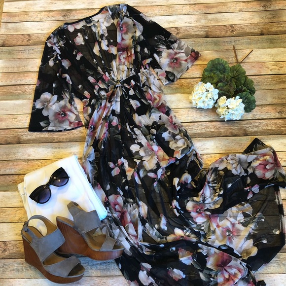 🔵 1 LEFT!! 🔵 Black long floral kimono - Picture 2 of 5